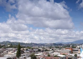 Insivumeh reporta que se mantendrá el ambiente cálido durante el día y continuarán las lluvias por la tarde-noche.