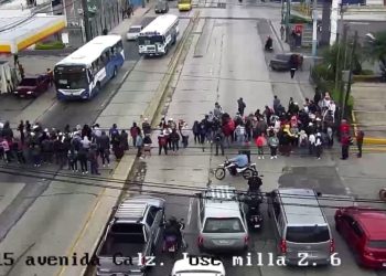 Bloqueo esta mañana en calle Martí, ciudad de Guatemala.