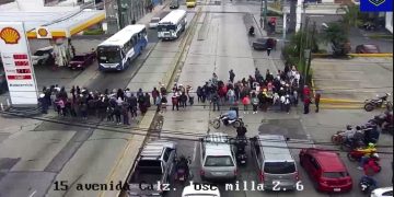 Bloqueo esta mañana en calle Martí, ciudad de Guatemala.