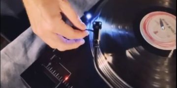 El disco de vinilo Moon Music, de Coldplay, se hará con el 70 % de plástico reciclado del río de Las Vacas, Guatemala.