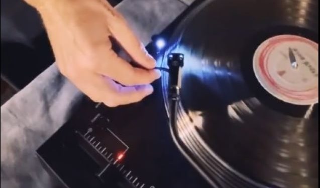 El disco de vinilo Moon Music, de Coldplay, se hará con el 70 % de plástico reciclado del río de Las Vacas, Guatemala.