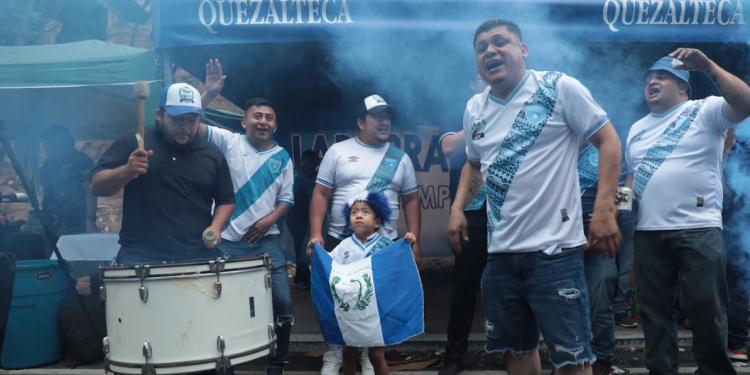 El color de la afición pintó el coloso de la zona 5
