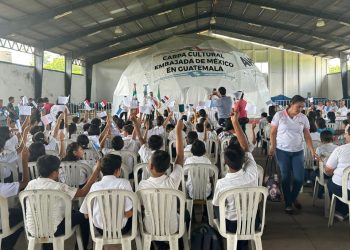 Carpa Cultural de la Embajada de México atendió a más de 4 mil estudiantes en Quetzaltenango