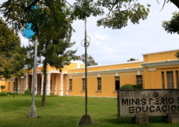 El Ministerio de Educación anunció que se reanudan las clases presenciales.