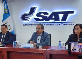 Conferencia de prensa autoridades de la SAT.