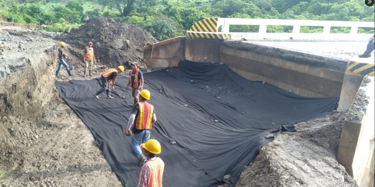 Continúan trabajos en puente El Colorado, frontera con El Salvador