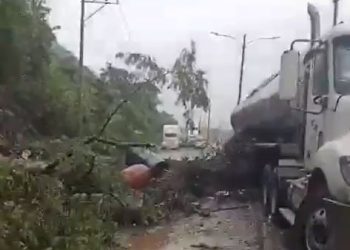 Derrumbe en km 34 Villa Nueva