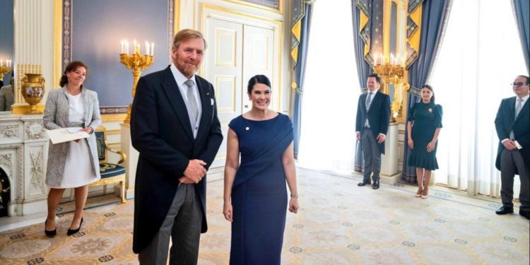 Embajadora de Guatemala presenta Cartas Credenciales en Países Bajos