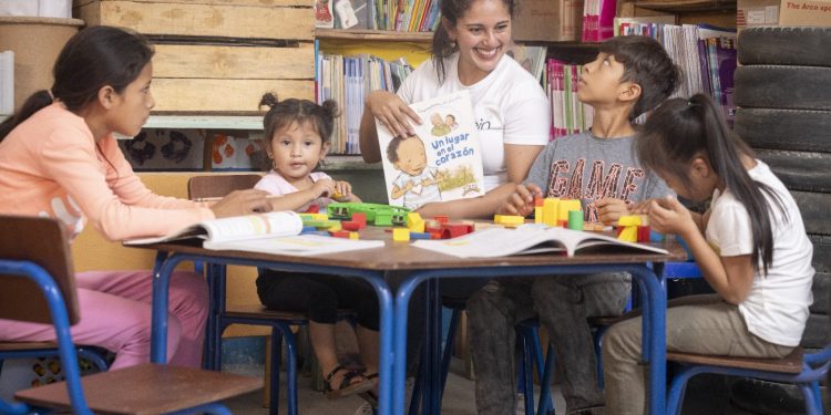 Remozamiento de escuelas. Niños con educación especial se benefician con el remozamiento de escuela en La Unión, Zacapa