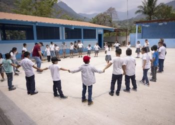 Remozamiento Escuelas: Estudiantes y maestros se ven beneficiados con restauración de escuela oficial en Río Hondo, Zacapa