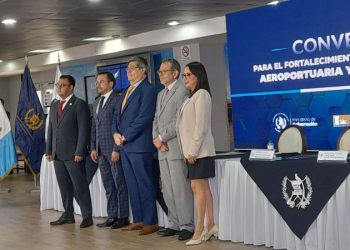 Los ministros de Gobernación, Comunicaciones, Infraestructura y Vivienda y la directora interina de Aeronáutica Civil firmaron el Convenio de Cooperación para la Seguridad Aeroportuaria.