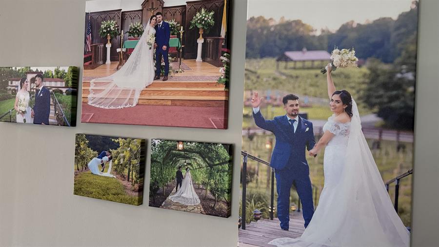 Fotos de la boda de Gustavo Villeda, indocumentado de Guatemala y María Villanueva, nacida en México y de nacionalidad estadounidense.