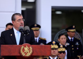 Presidente felicita y destaca la labor del Ejército de Guatemala en su 153 aniversario al servicio del país. / Foto: Gilber García.