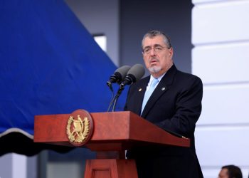 El presidente Bernardo Arévalo se dirige a las Fuerzas Armadas en la conmemoración del 153 aniversario del Ejército.