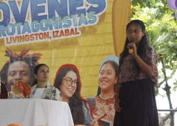 Autoridades del Mides inauguraron el programa Jóvenes Protagonistas en Izabal. /Foto: Mides.