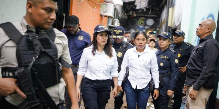 Viceministra de Seguridad detalla operativo en centro penitenciario