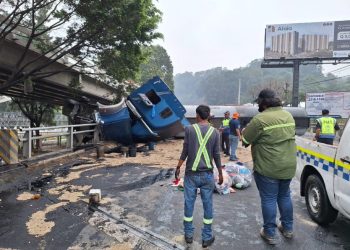 Accidente en la Villalobos causa alta carga vehícular. /Foto: Tránsito Villa Nueva.