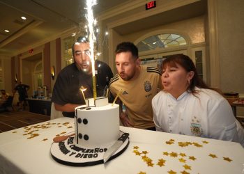 Selección de Argentina celebra el cumpleaños de Leo Messi