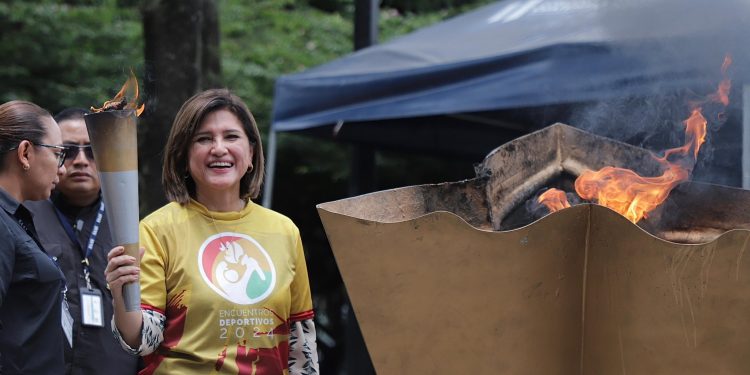Karin Herrera participa en la inauguración de los Encuentros y Actividades Deportivas 2024