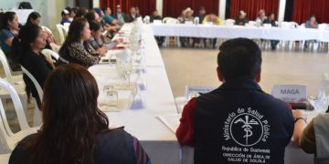 Salud y líderes comunitarios revisan avance en construcción del Hospital de Sololá. /Foto: MSPAS.