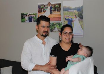 Gustavo Villeda, de Guatemala y María Villanueva, mexicana-estadounidense, en su casa de Laurel, Maryland. Ahora tienen la esperanza de que él pueda reularizar su situación en EE. UU.