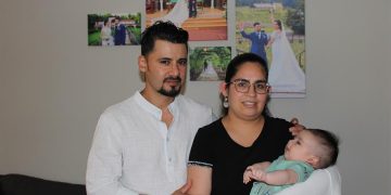 Gustavo Villeda, de Guatemala y María Villanueva, mexicana-estadounidense, en su casa de Laurel, Maryland. Ahora tienen la esperanza de que él pueda reularizar su situación en EE. UU.