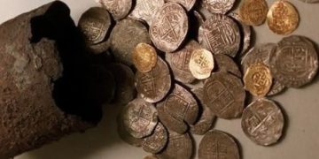 Cazatesoros encontraron unas 200 monedas que se cree que forman parte del cargamento de 11 barcos españoles hundidos en la costa de Florida a causa de un huracán.