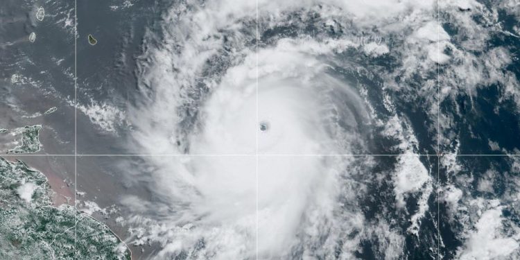 El huracán Beryl se encuentra este domingo en el área oriental del Caribe y se espera que llegue a la península de Yucatán el próximo viernes.
