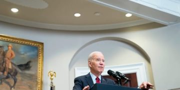 El gobierno del presidente Joe Biden lanzó un programa para regularizar a migrantes idocumentados casados con estadounidenses.