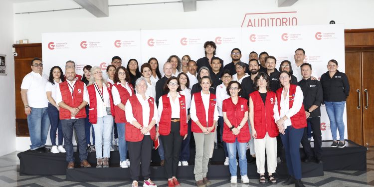 La reina Letizia visita Centro Cultural de España en Guatemala
