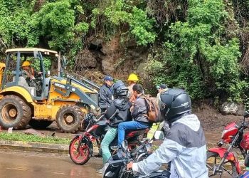 Autoridades agilizan las acciones de limpieza en distintas rutas afectadas por incidentes