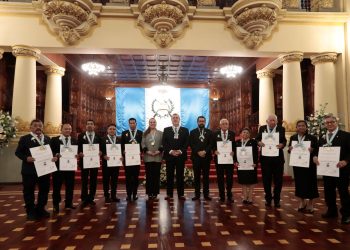 Maestros galardonados con la Orden Nacional Francisco Marroquín / Foto: Noé Pérez.