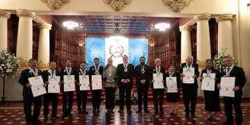 Maestros galardonados con la Orden Nacional Francisco Marroquín / Foto: Noé Pérez.