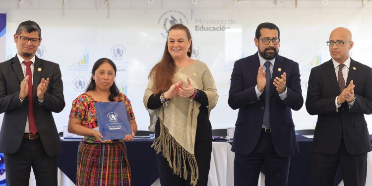 Ministerio de Educación impulsa nivelación de estudiantes con bajo rendimiento en primaria