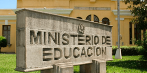 Ministra de Educación y Dirección Departamental de Escuintla reanudan clases presenciales en el departamento de Escuintla. / Foto: Archivo AGN.