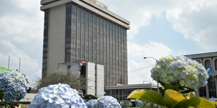 Finanzas recordó que el titular de la cartera, Jonathan Menkos, goza de derecho de antejuicio.