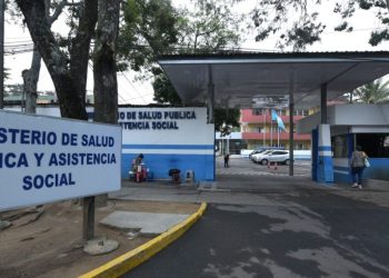 Salud atiende e investiga casos de posible fiebre tifoidea en centro educativo de zona 1