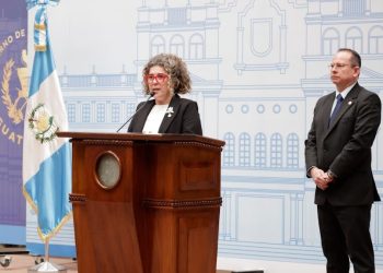 Ministra de Economía, Gabriela García, y el ministro de Desarrollo Social, Abelardo Pinto. / Foto: Dickéns Zamora.