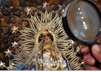 Minúscula imagen de la Virgen de las Letanías, en Bolivia. / Foto: Herencia.