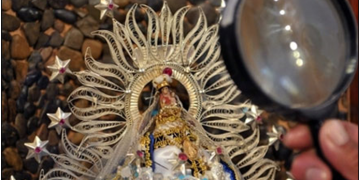 Minúscula imagen de la Virgen de las Letanías, en Bolivia. / Foto: Herencia.