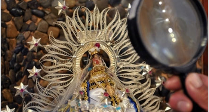 Minúscula imagen de la Virgen de las Letanías, en Bolivia. / Foto: Herencia.