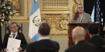 Ministra de Educación, Anabella Giracca agradece al magisterio en su día, por sus esfuerzos para luchar por la educación del país.