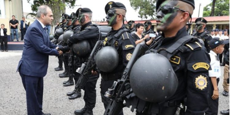 Nuevos agentes se incorporan a las Fuerzas Especiales de Policía