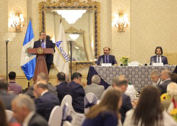 El presidente Bernardo Arévalo sostiene reunión con representantes de las Cámaras Binacionales de Comercio.