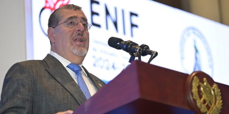 El Presidente Berbardo Arévalo, durante el lanzamiento de la Estrategia Nacional de Inclusión Financiera 2024-2027. /Foto:Álvaro Interiano