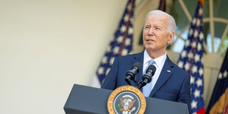 El presidente Joe Biden anuncia hoy medida para conceder estatus legal a migrantes que viven con estadounidenses.