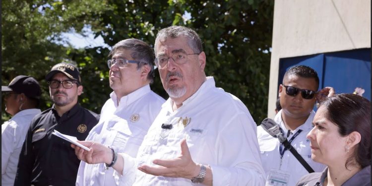 Presidente Bernardo Arévalo en conferencia de prensa