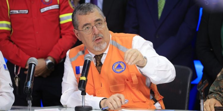 Presidente llama a la población a seguir instrucciones por lluvias. / Foto: Gilber García.