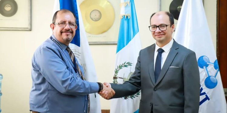 Radio TGW y Senacyt firman convenio para impulsar la educación científica