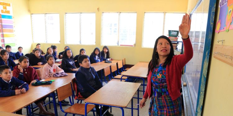Reconocen el papel del maestro como promotor de cambio social. / Foto: DCA.